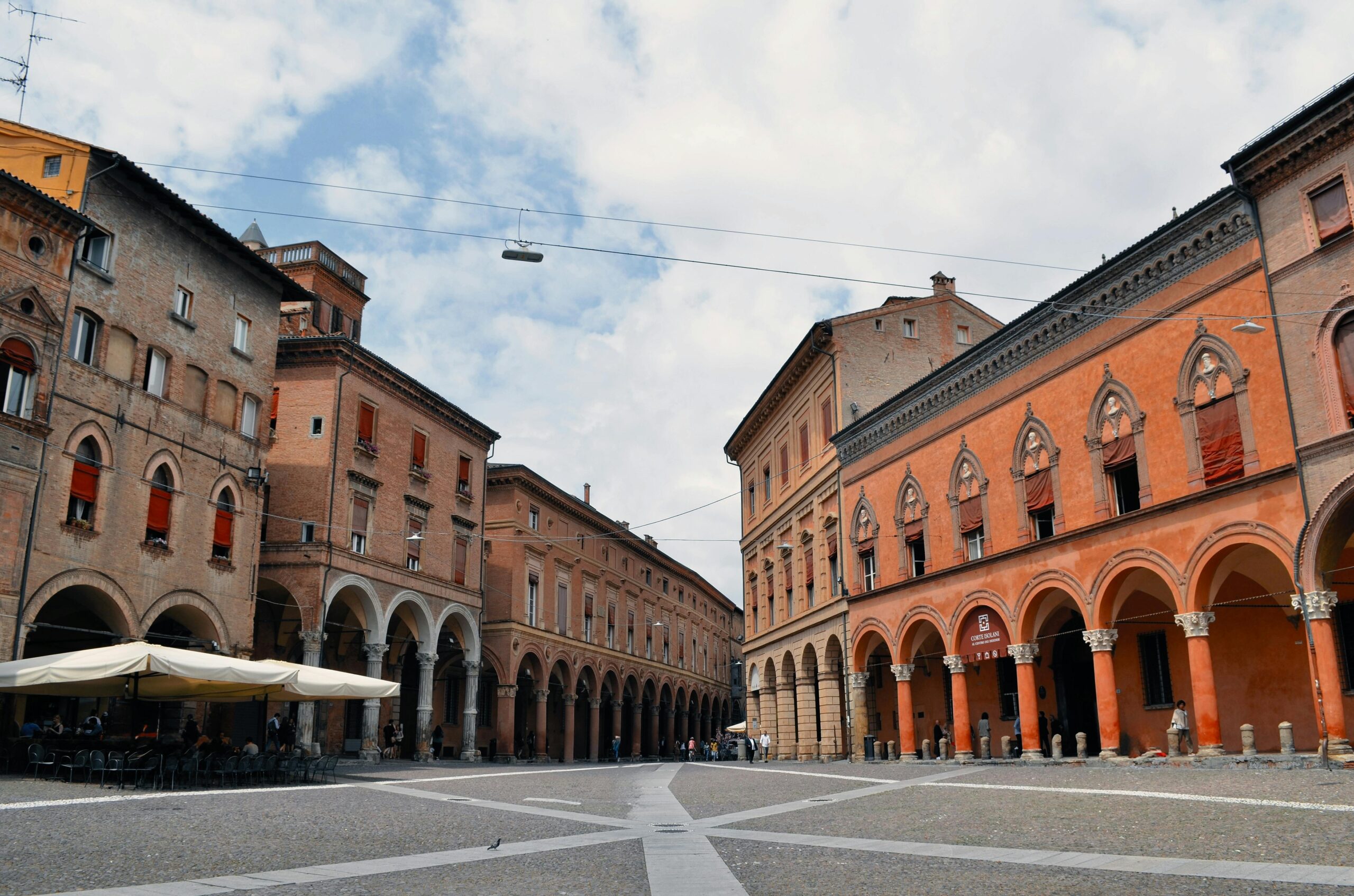 università